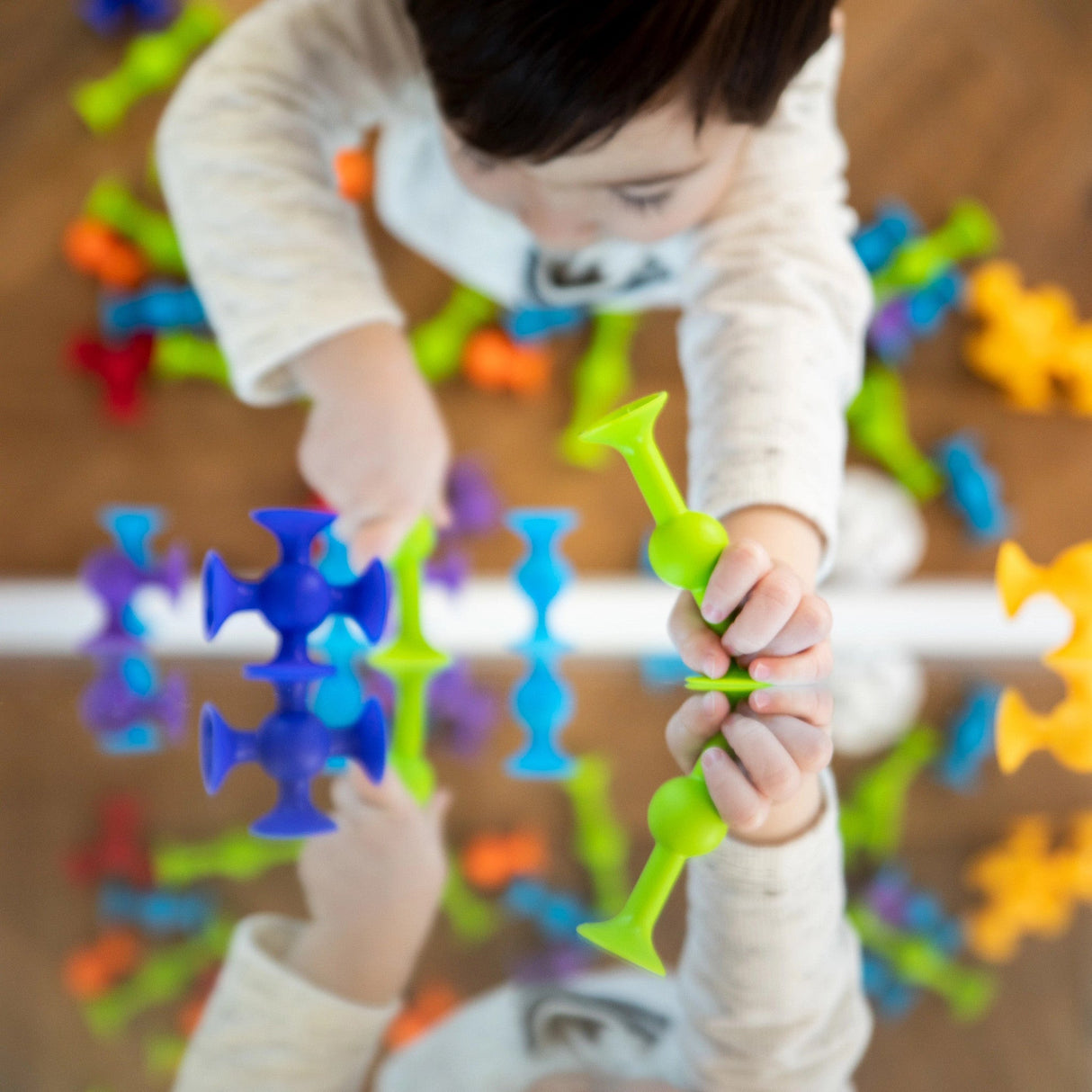 Fat Brain Toys - Squigz Starter Set - Kid's Stuff Superstore