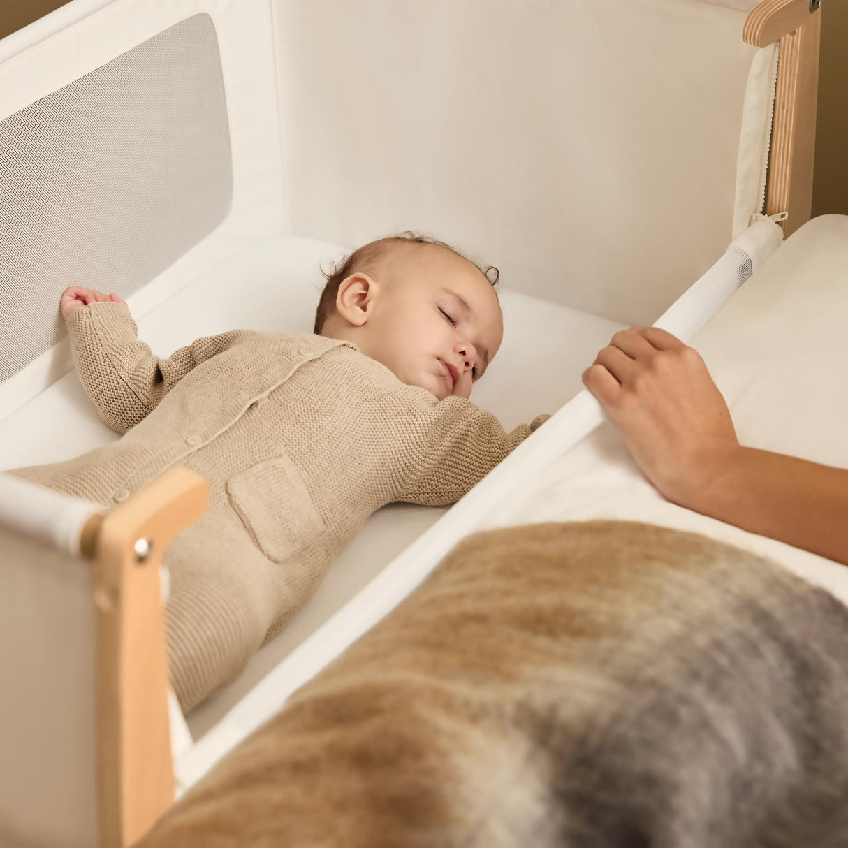 SnüzPod5 Bedside Bassinet
