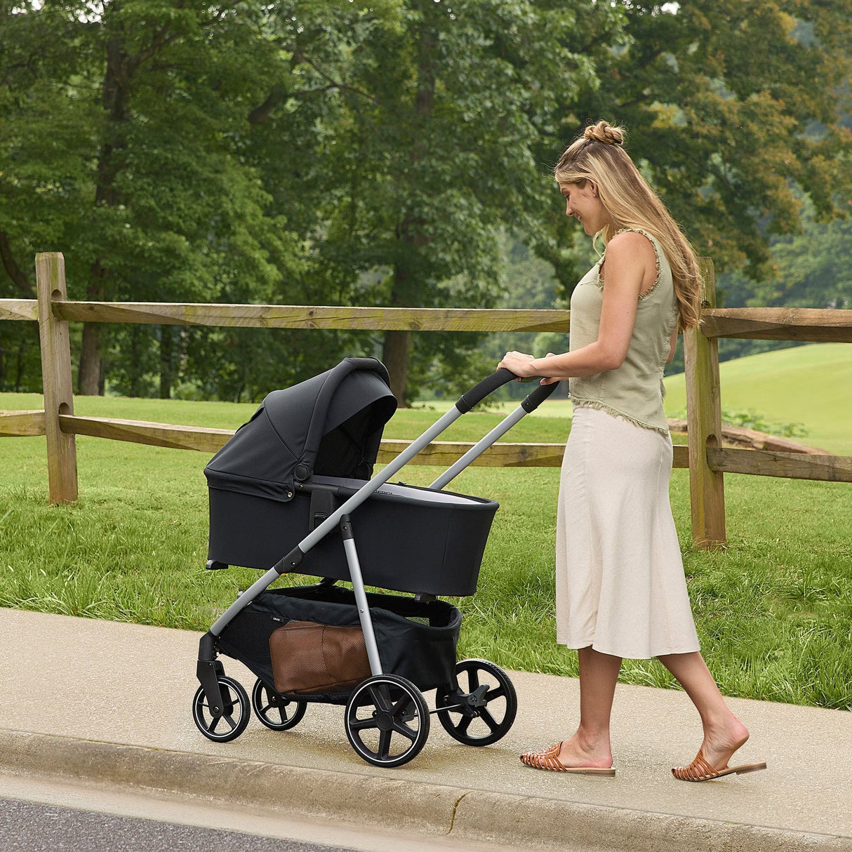 Britax Zinnia Bassinet for Brook, Brook+ and Grove Strollers - Kid's Stuff Superstore