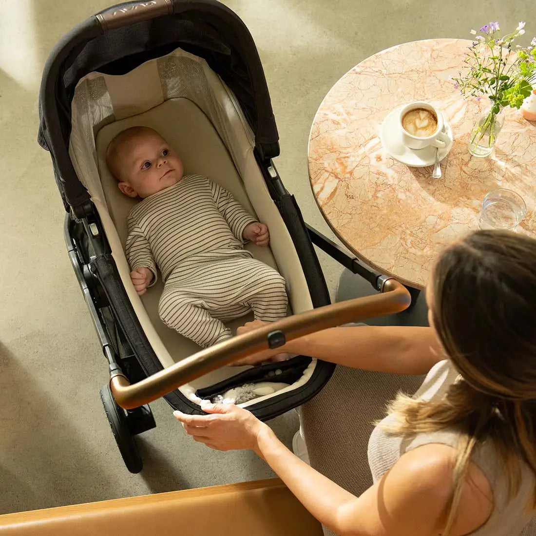 Nuna SWIV & TRIV Bassinet + Stand